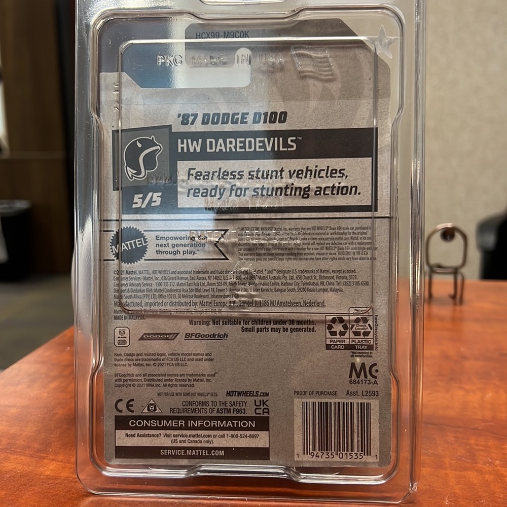Hot Wheels 2022 Treasure Hunt - 1987 Dodge D100 pickup #186/250 - Picture 6 of 6
